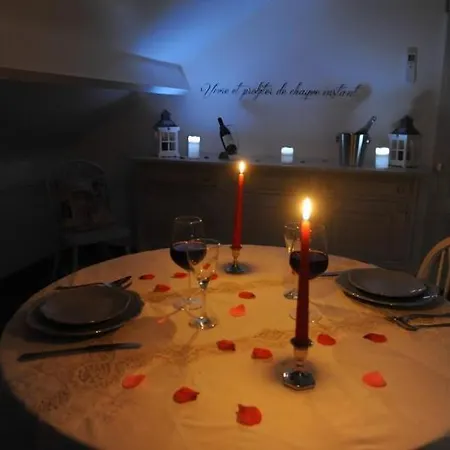 Ecrin D' Romantique Avec Jacuzzi Konukevi Castels