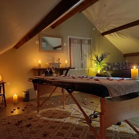 بيت ضيافة Ecrin D' Romantique Avec Jacuzzi 4*